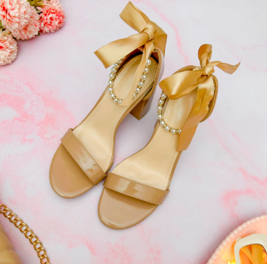 Sandalias con Tacon Camel, con perlas - Girlies