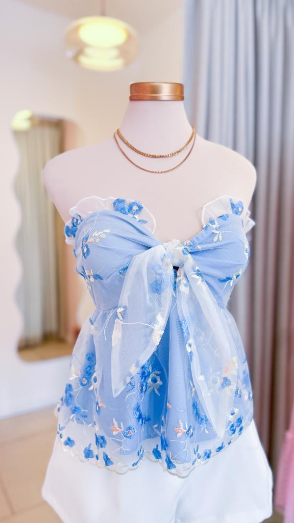 Top Celeste, strapless con flores - Basics by Maoosuri