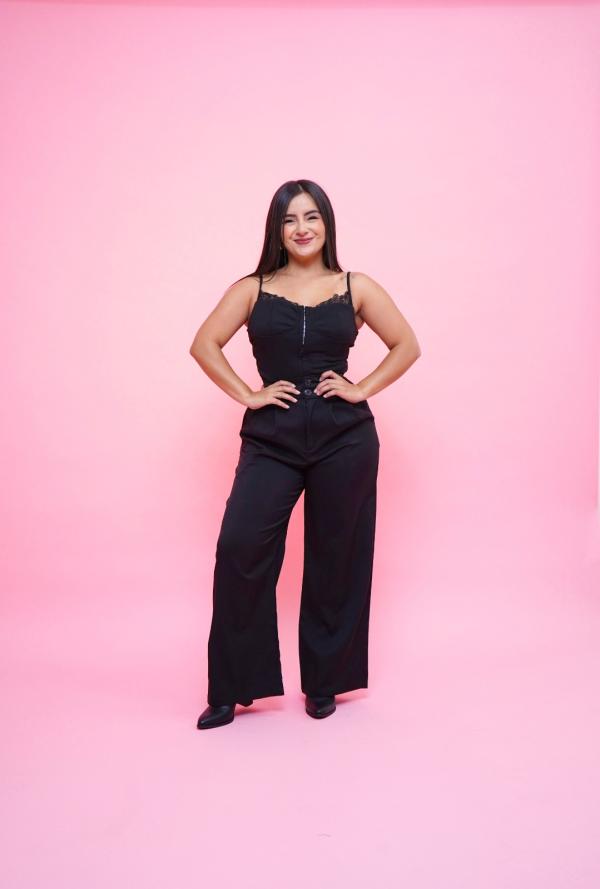 Blusa Negra, con detalle de encaje negro - Basics by Maoosuri